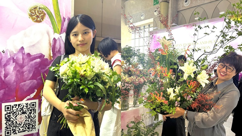 花束をもった参加者