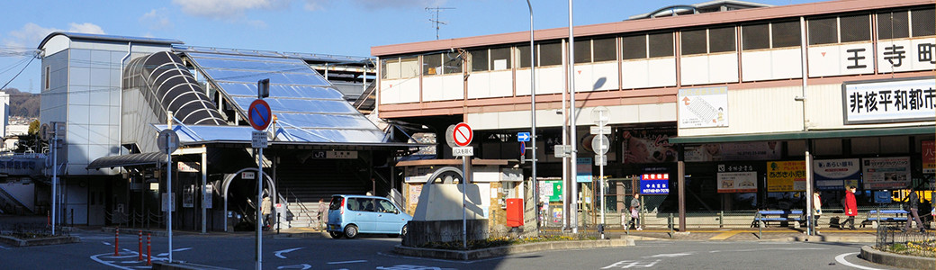 王寺駅前の街並み